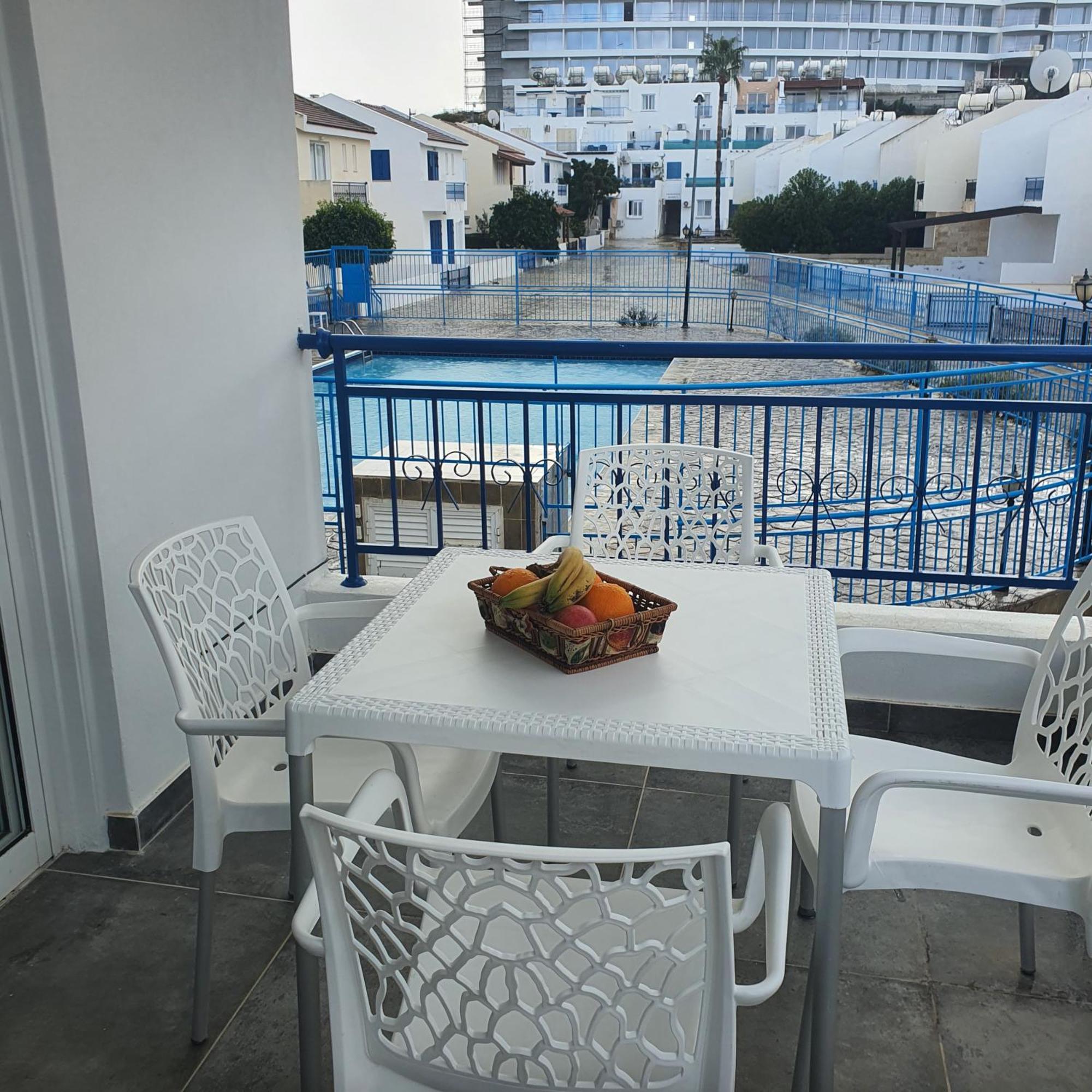 G&E Harbour Apartments Lachi Exterior photo