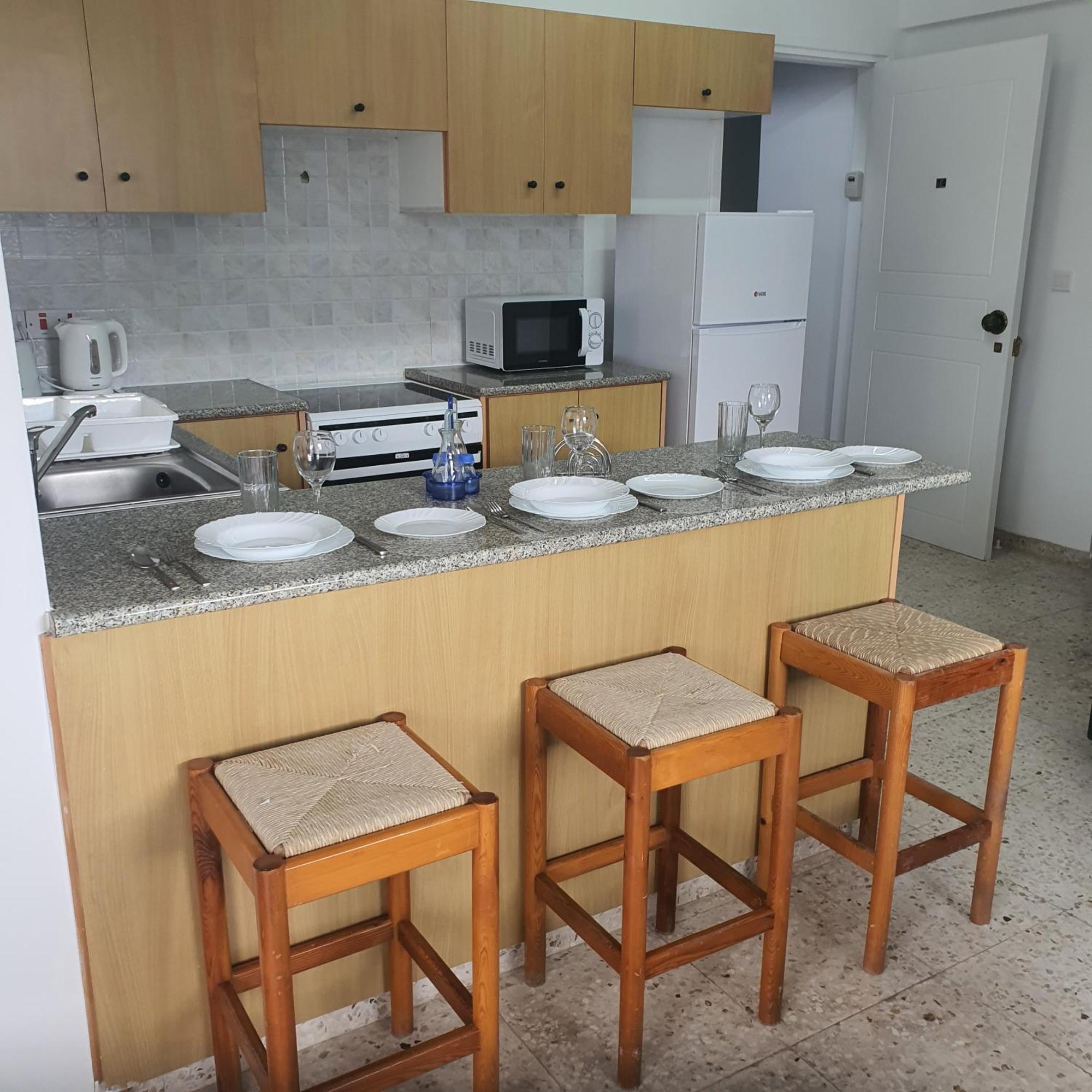G&E Harbour Apartments Lachi Exterior photo